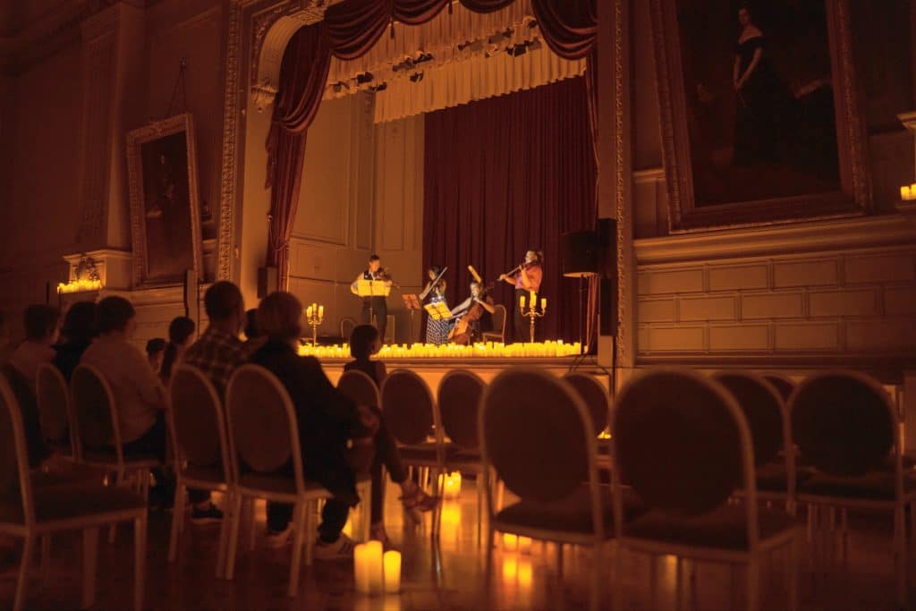 Candlelight : quand la ville bat au rythme de trépidants concerts à la bougie !