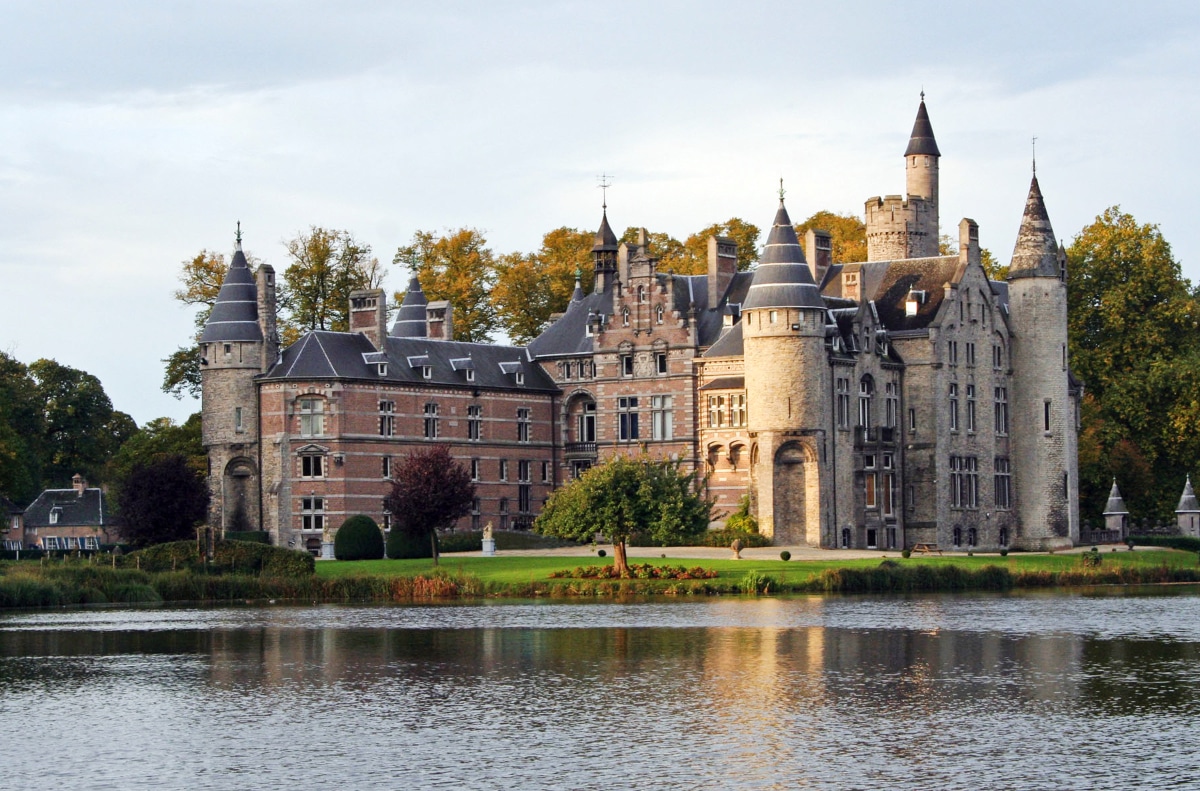 petites villes Bornem en Belgique château rivière