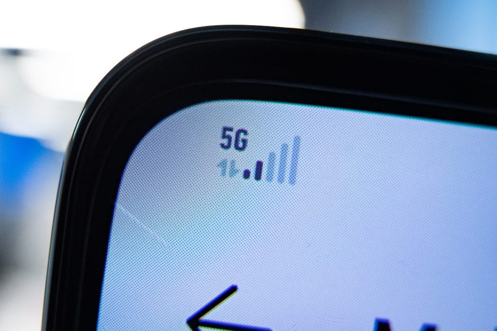 5g icon on smartphone brussels